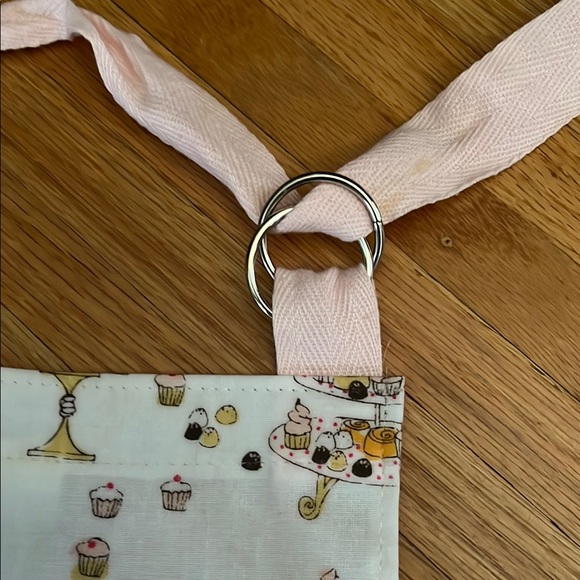 Chic Apron with Cake Print - Picture 5 of 6